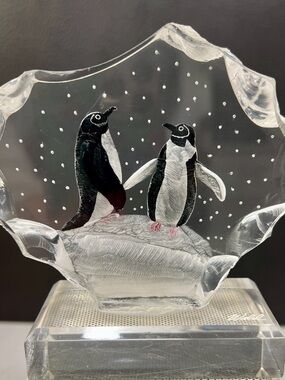 VTG Hand Carved & Painted 3D Lucite Penquin Ice Sculpture/Figurine/Paperweight